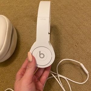 White Beats Solo HD Headphones